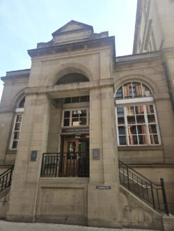 Main entrance to Cloth Hall Court